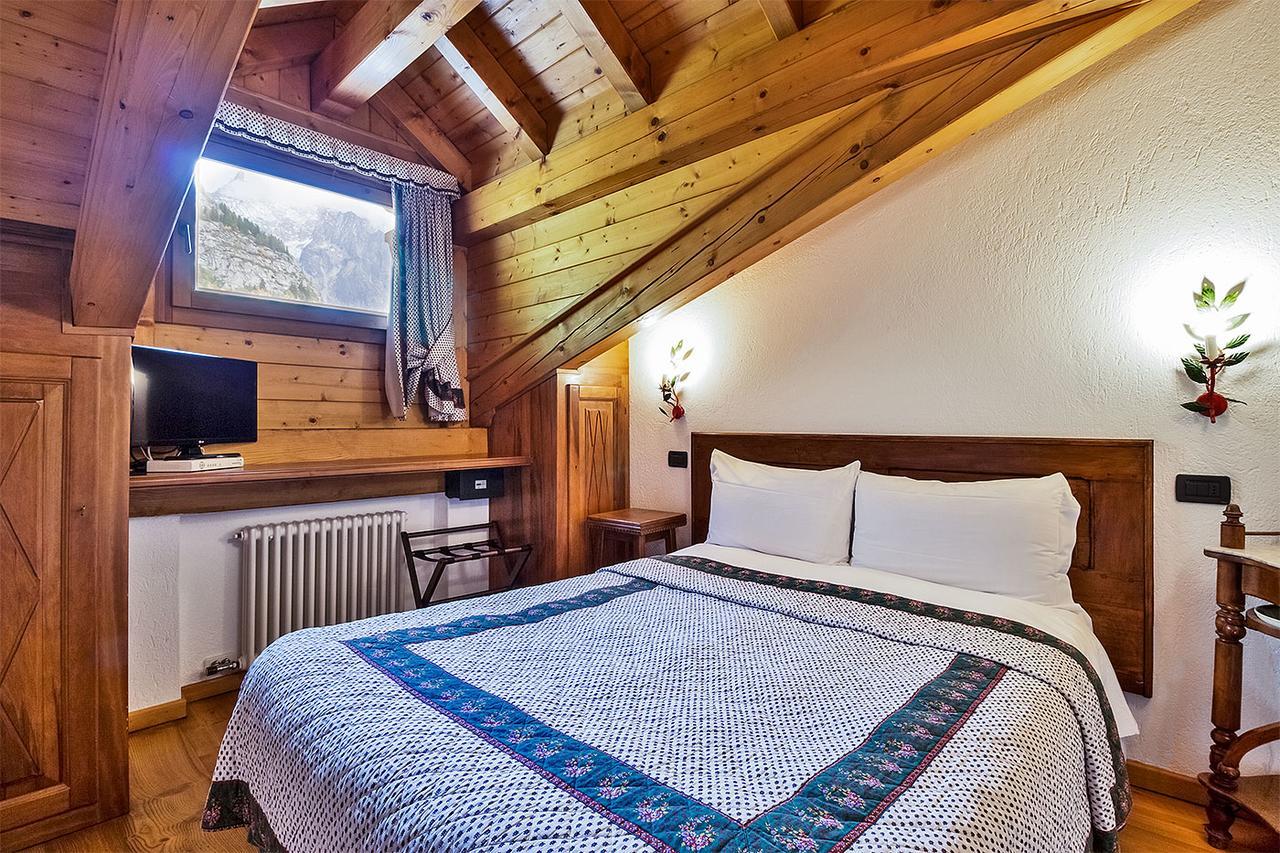 Hotel Lo Campagnar Courmayeur Zewnętrze zdjęcie